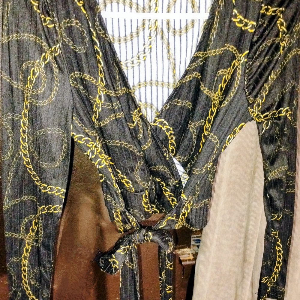 No Comment Ladies Black and Gold Chain Pattern Wrap Top(Medium)